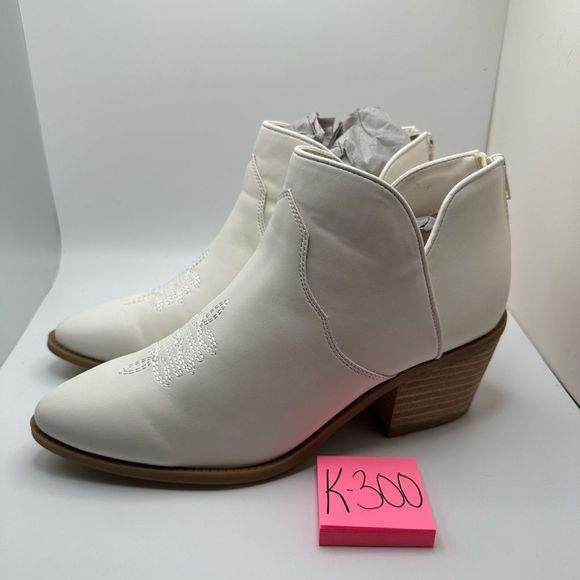 CUSHIONAIRE Women's Western Ankle Boot 8.5 WIDE WHITE - Picture 3 of 7